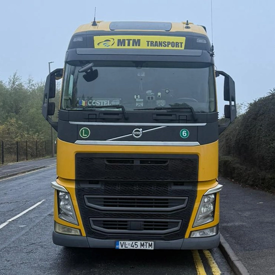 camion Volvo pentru transport marfuri international