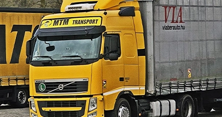 camion Volvo si semiremorca cu prelata pentru transport international